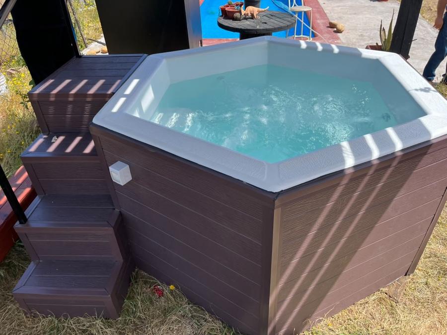Jacuzzi modular con escala